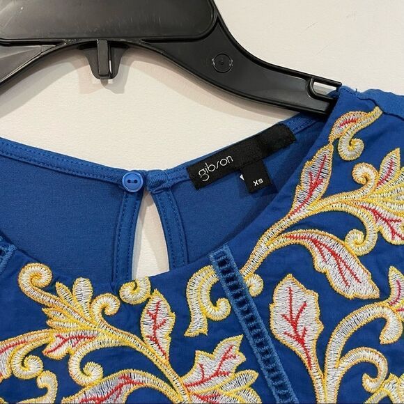 New Gibson Women Blue Sleeveless Top fit XS-S Embroidered Floral Print - Picture 5 of 6
